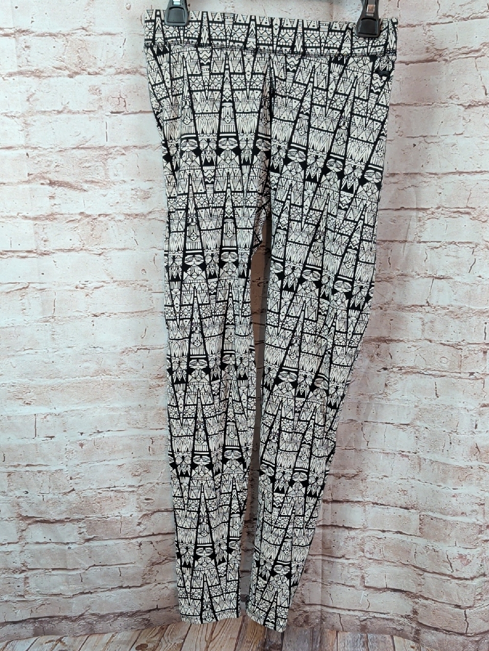 Pink Victoria Sercet Black & White Geometric Print Leggings XS Like New